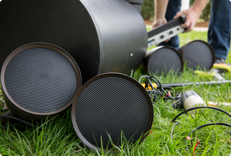 Episode Landscape speakers laying in grass