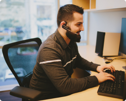 Network support team member on a call