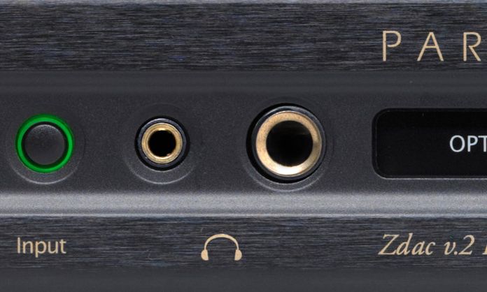 Headphone jacks on front of amp