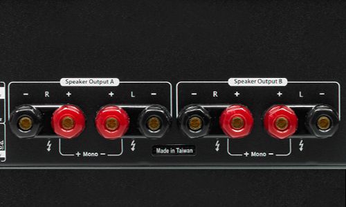 A & B speaker outputs on back of amp