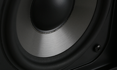 Upclose image of the tweeter inside the expandable soundbar