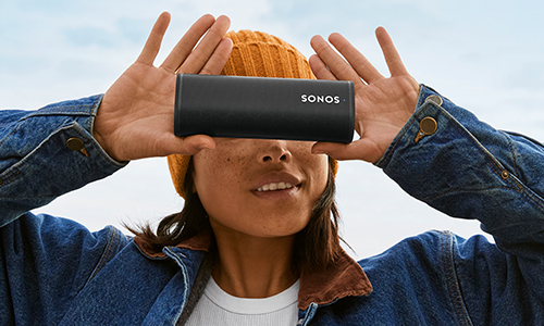 Person holding Sonos Roam